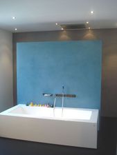 Fugenlose Badgestaltung Wandfarbe blau