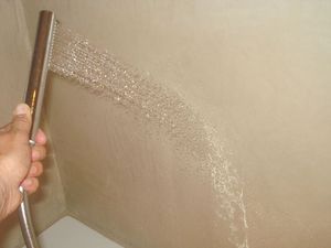 Abperleffekt Dusche auf Fugenloser Wandbeschichtung