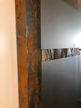 Loftdesign mit Wohnakzenten in Rost, Metall, Beton | rayhle mal- und