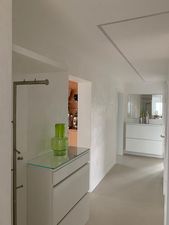 Fugenlose Bodenspachtelung im Flur rayhle mal -u. farbtechnik