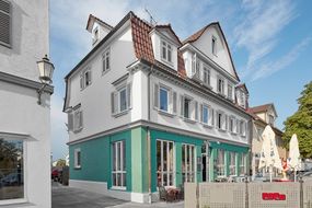 Fassadengestaltung mit Farbakzent Altbau